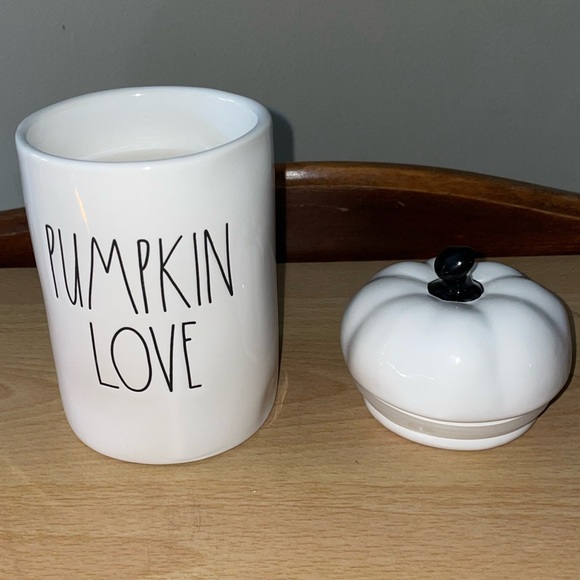 Rae Dunn PUMPKIN LOVE Candle with Pumpkin Topper - Picture 9 of 9